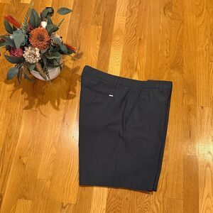 Vuori Grey/Blue Flat Front Men Shorts - 36 - Excellent Condition